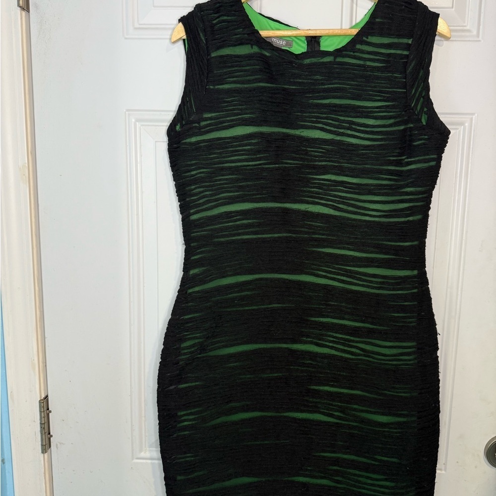 Black and Green Sheath Midi Dress for Cocktail Nights